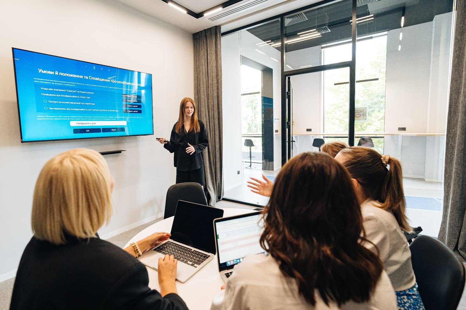 A meeting in the meeting room